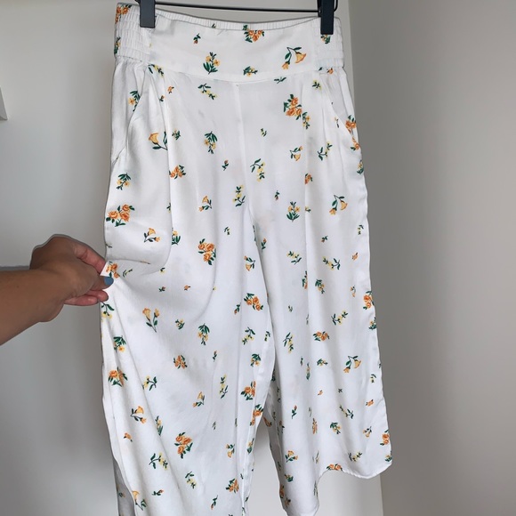 Sunday’s best Aritzia flowy pants - Picture 2 of 4